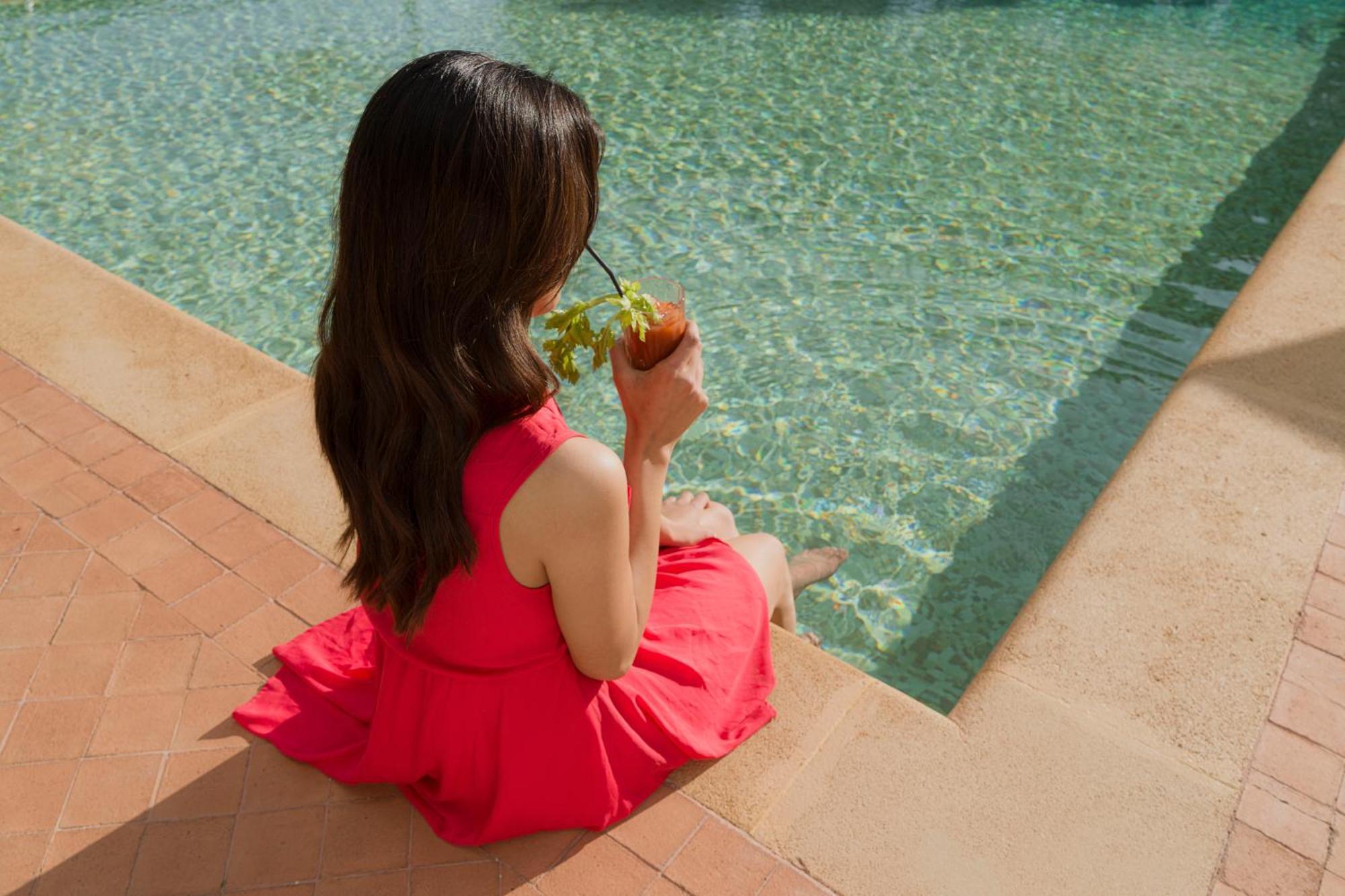 Hotel Villa Athena Agrigento Esterno foto A woman sitting by a pool