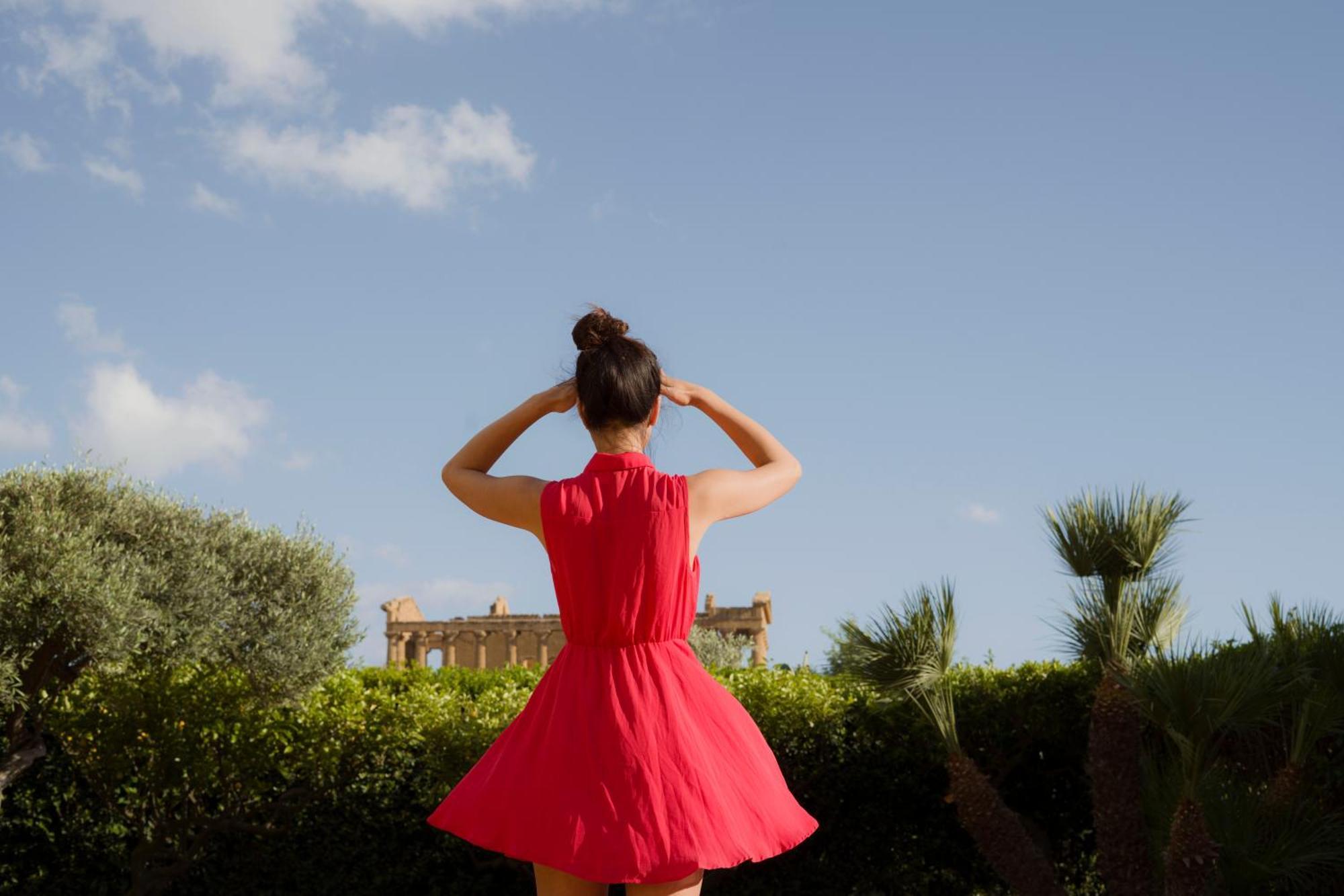 Hotel Villa Athena Agrigento Esterno foto A woman wearing a red dress