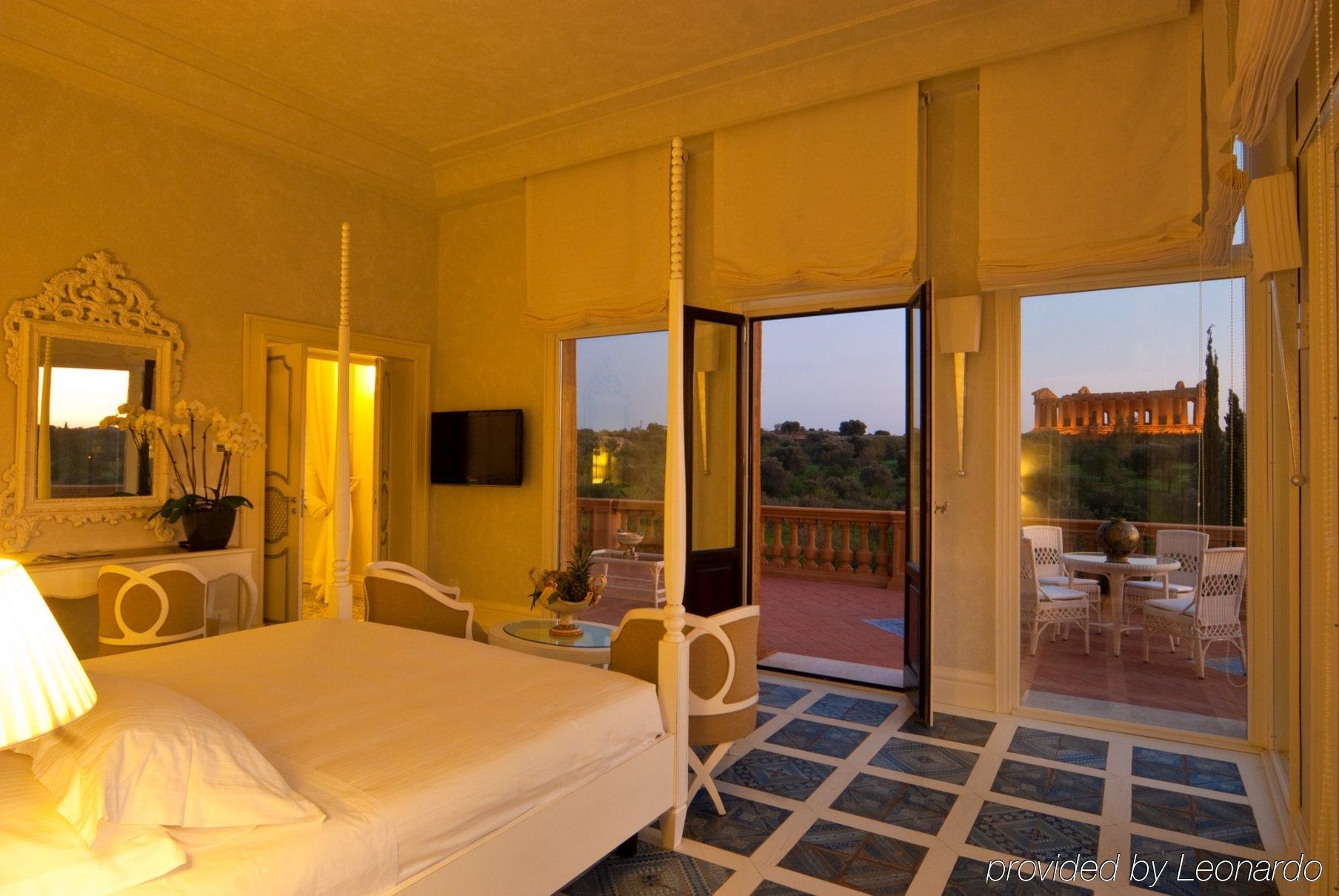 Hotel Villa Athena Agrigento Camera foto A room at the Hotel