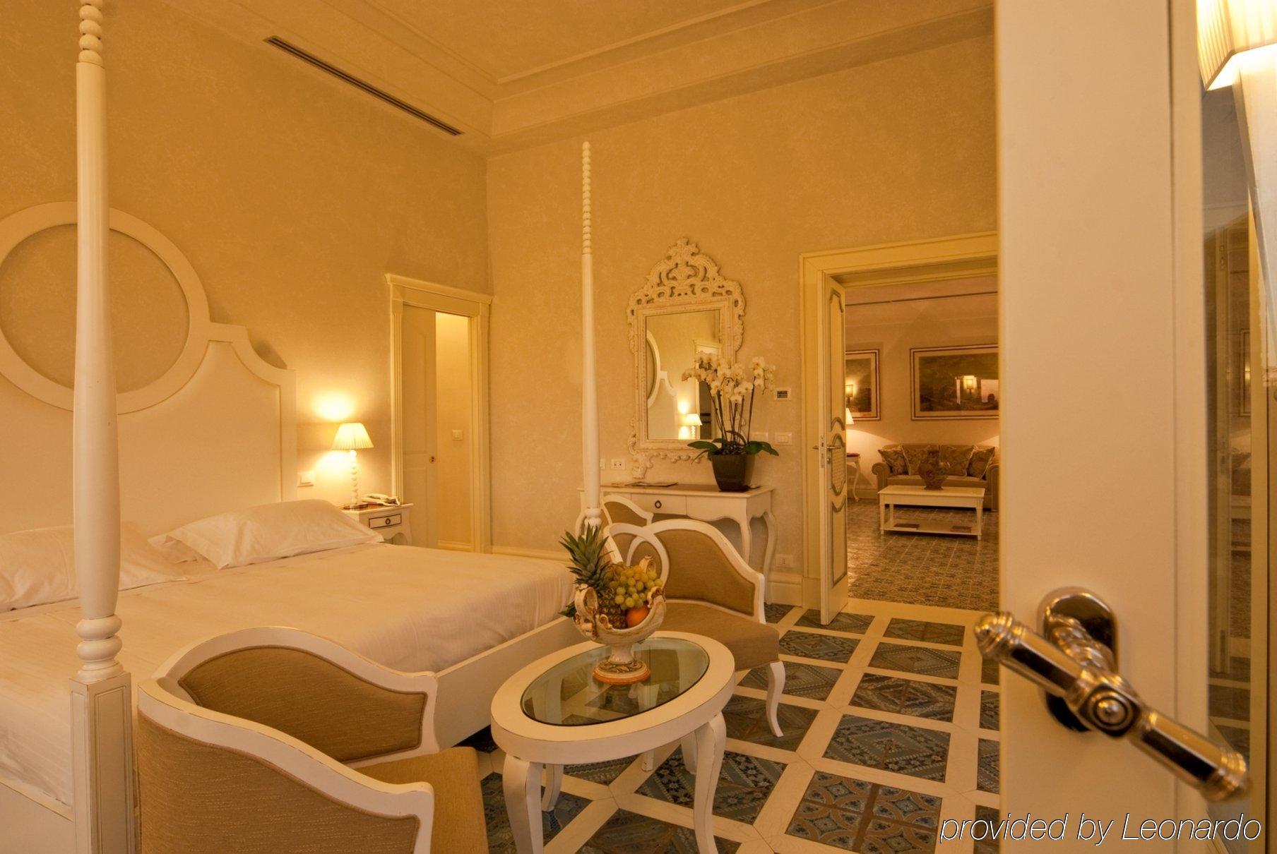 Hotel Villa Athena Agrigento Camera foto A suite at the Taj Mahal Palace