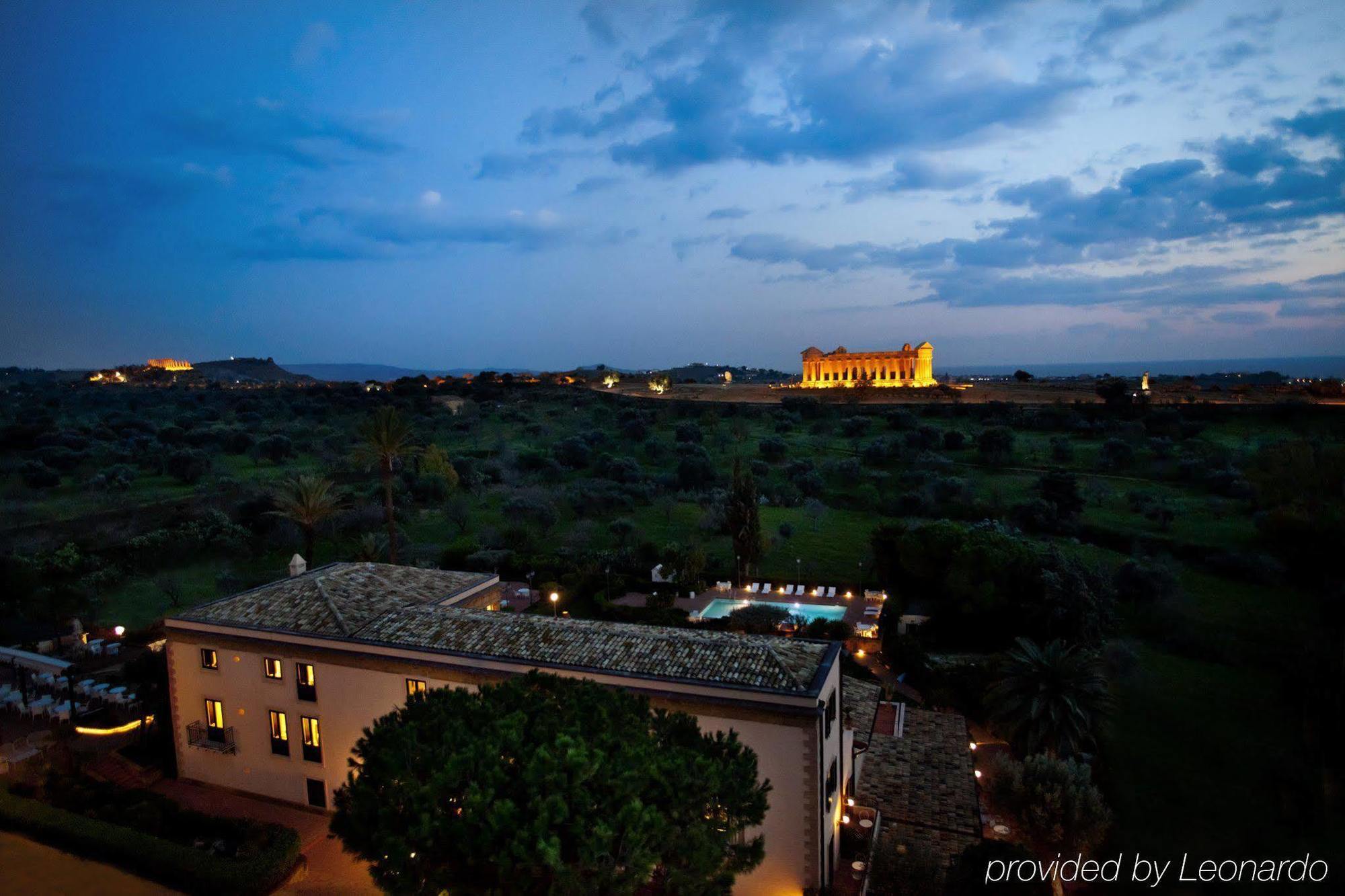 Hotel Villa Athena Agrigento Esterno foto View of the Acropolis of Paestum from the Hotel