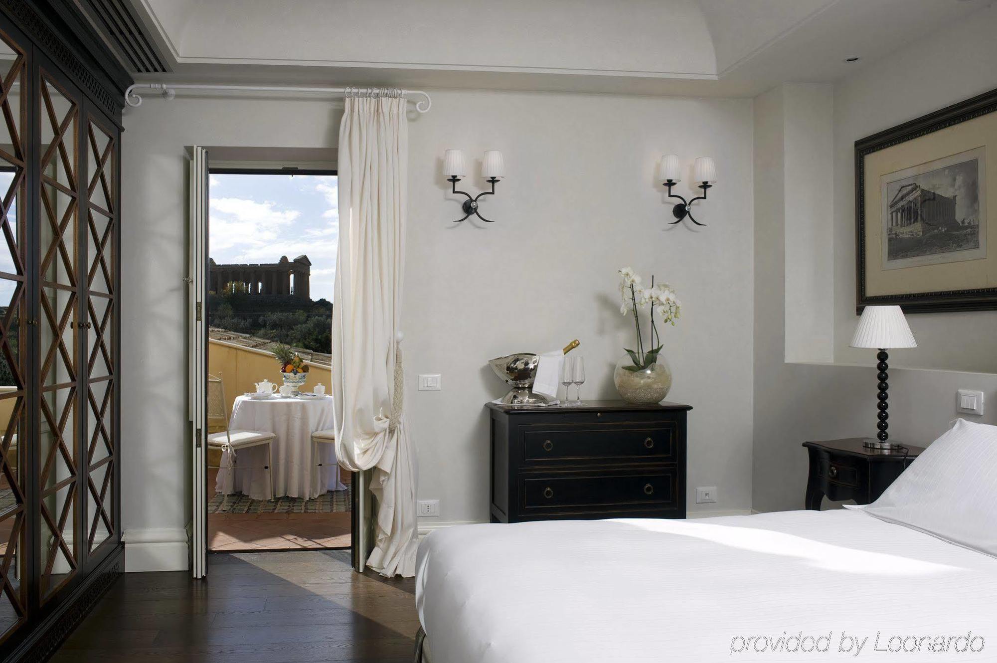 Hotel Villa Athena Agrigento Camera foto A room at the Hotel