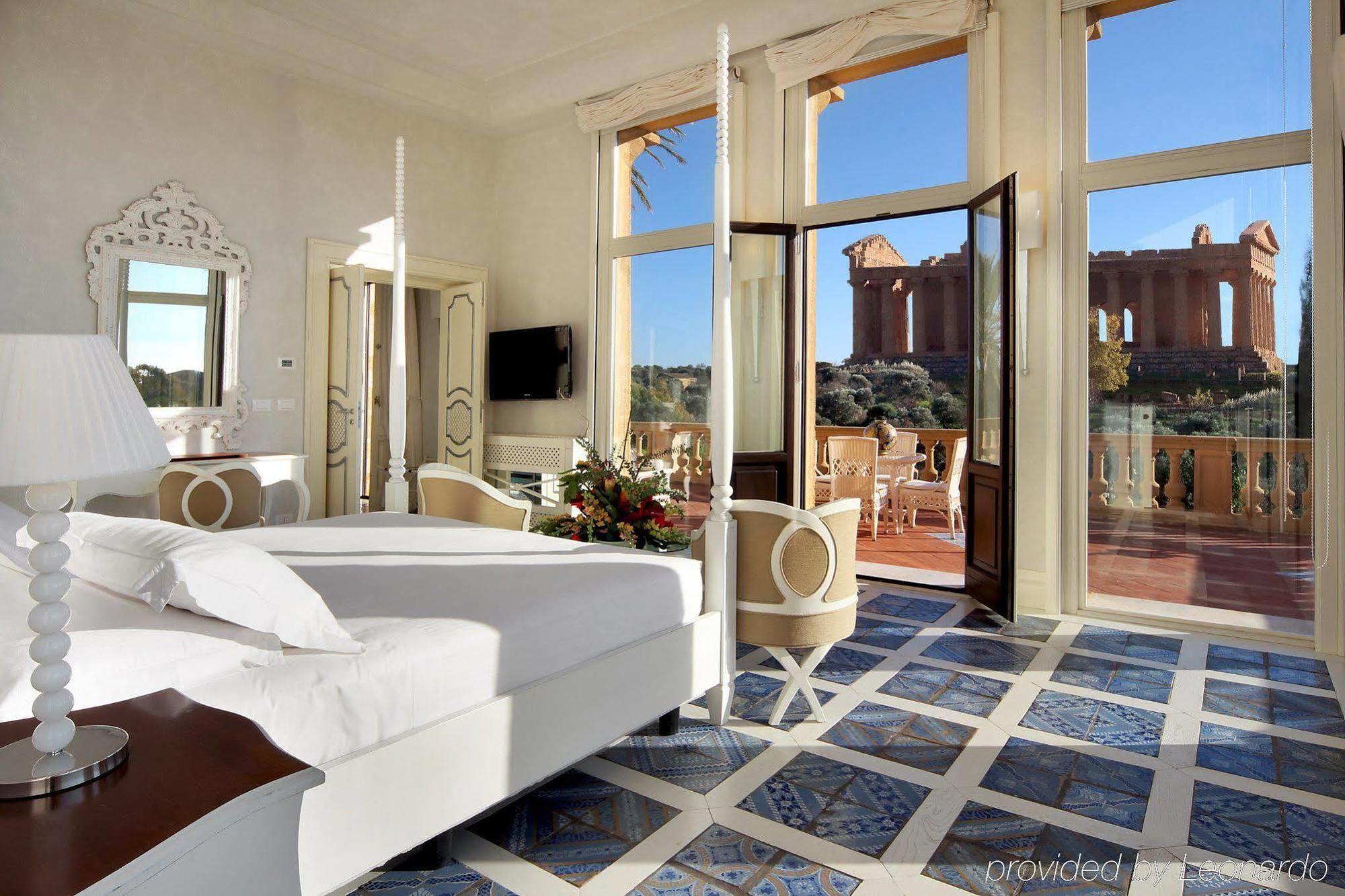 Hotel Villa Athena Agrigento Esterno foto A room at the Hotel Excelsior